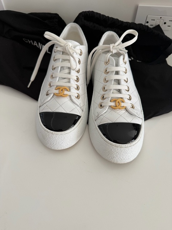 CHANEL- Crumpled Lambskin Patent Cap Toe CC Stitched Sneakers 38  White Black - Picture 3 of 6